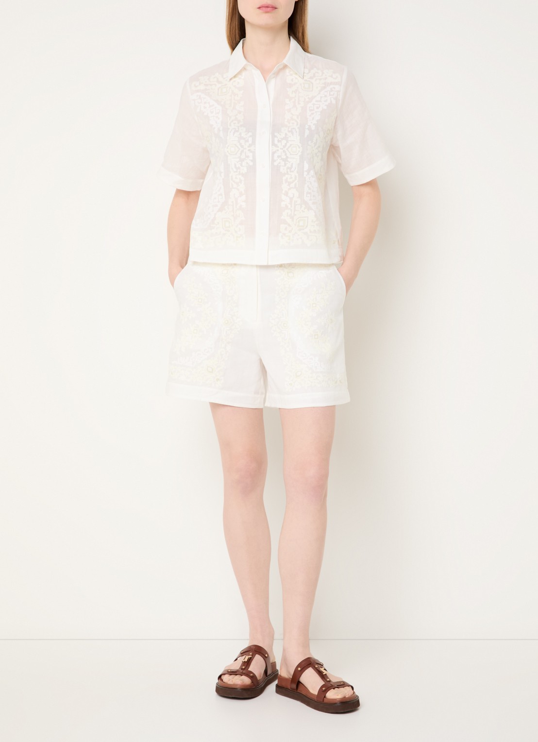 Claudie Pierlot Emma blouse met borduring - voorkant 3 gebroken wit