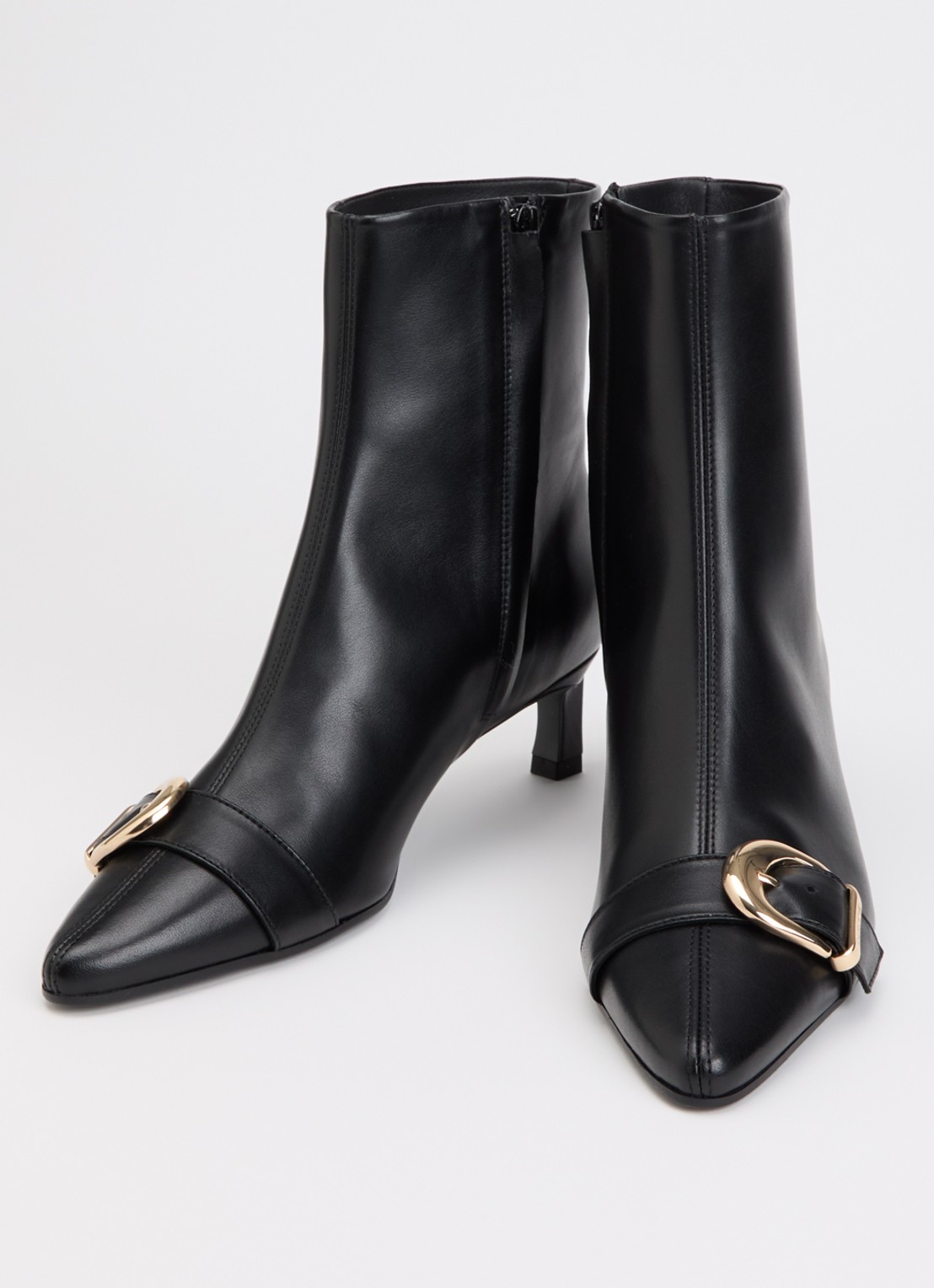 Claudie Pierlot Enkellaarsje van leer met gesp detail - detail 3 zwart