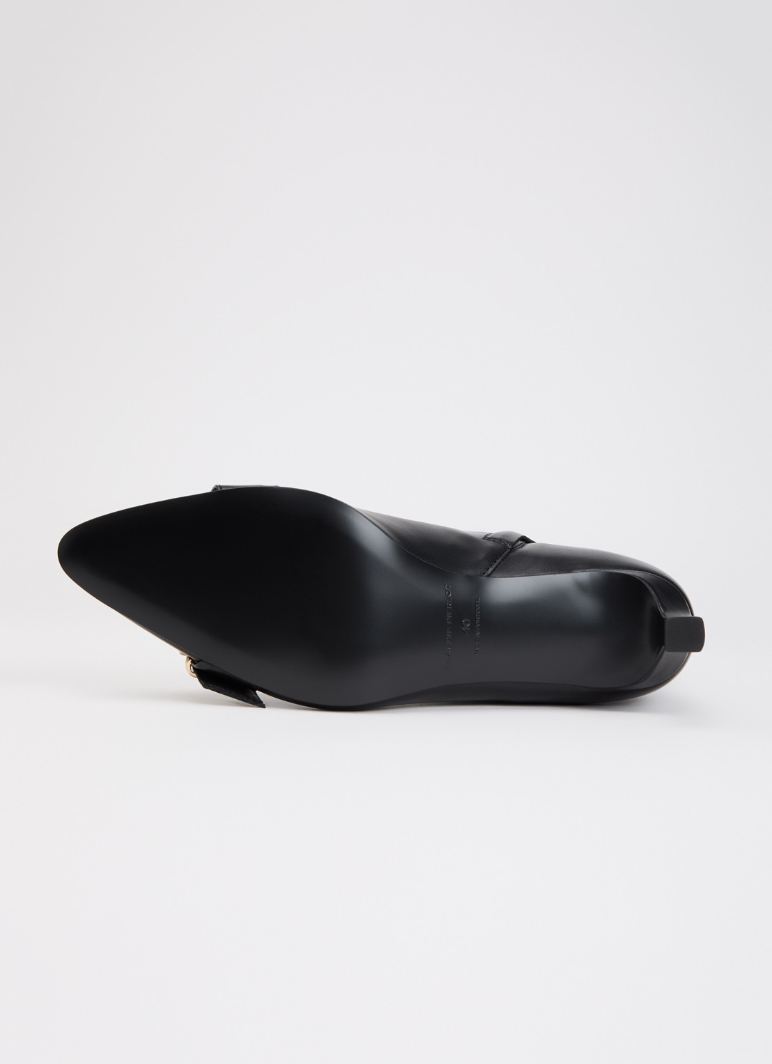 Claudie Pierlot Enkellaarsje van leer met gesp detail - detail 4 zwart