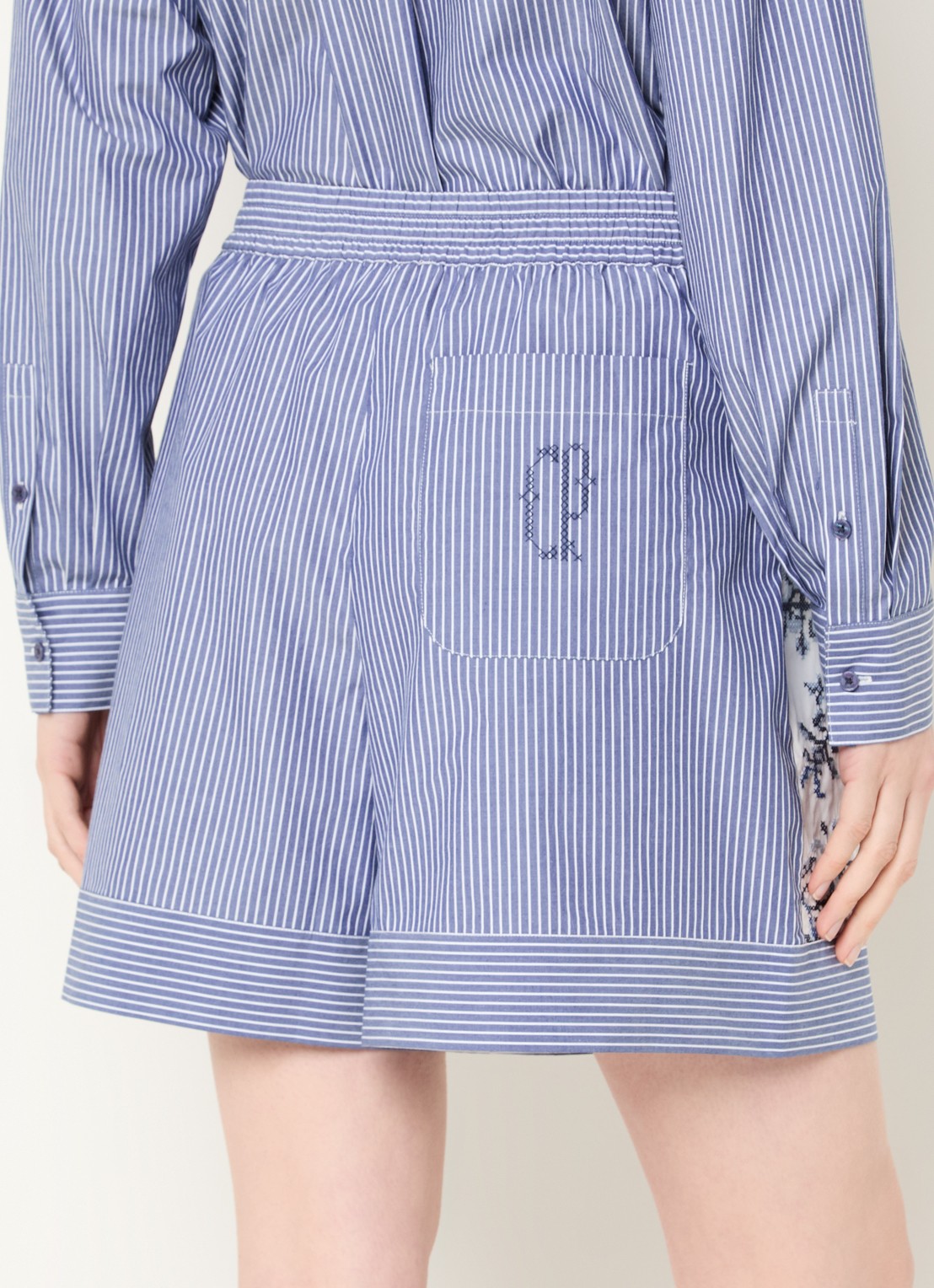 Claudie Pierlot Erina high waist wide fit korte broek met borduring - achterkant 3 blauw