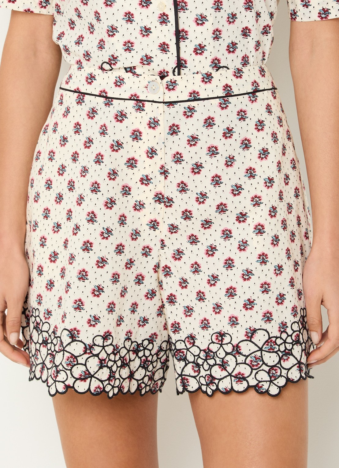 Claudie Pierlot Eva high waist straight fit korte broek met bloemenprint - detail 4 gebroken wit