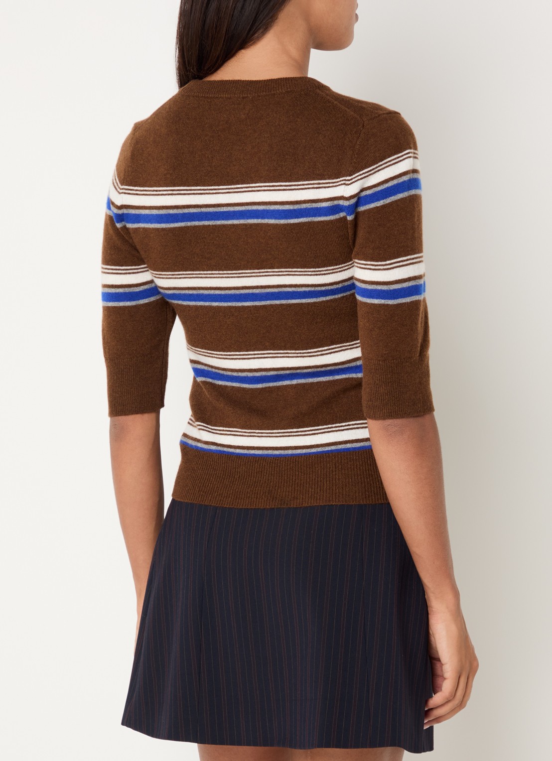Claudie Pierlot Fijngebreide top in kasjmierblend met streepprint - achterkant 4 hazelnootbruin