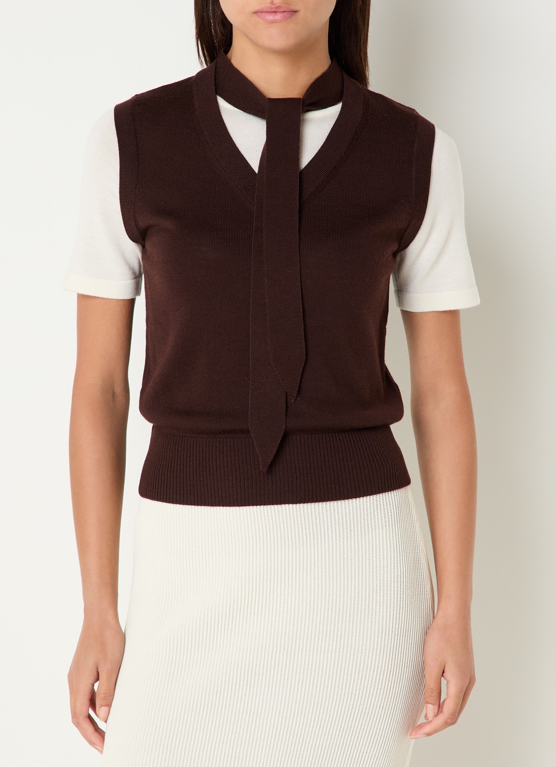 Claudie Pierlot Fijngebreide top in wolblend met sjaalkraag - detail 4 donkerbruin