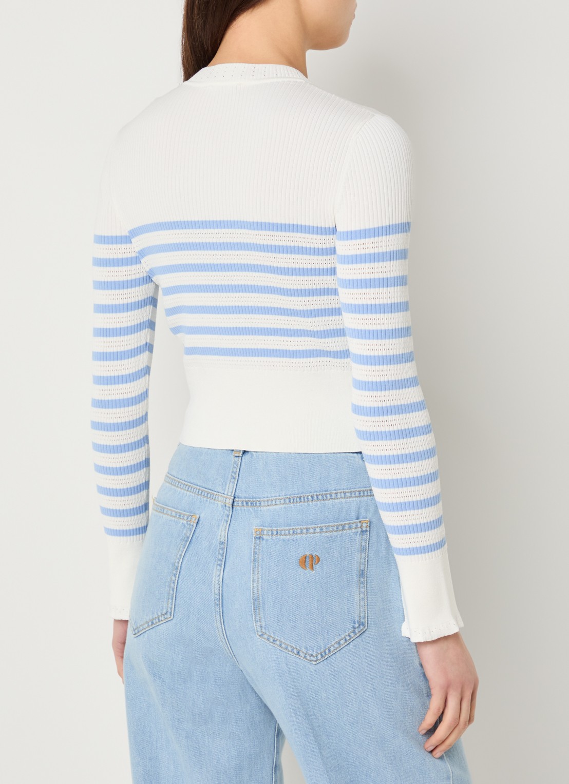 Claudie Pierlot Fijngebreide top met streepprint en cut-out detail - achterkant 3 blauwgrijs