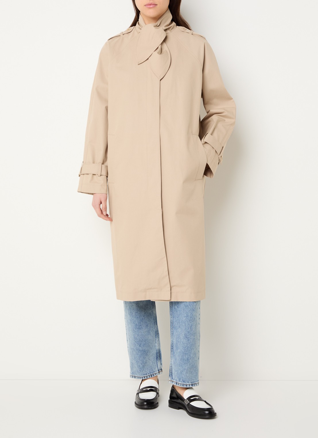 Claudie Pierlot Gisele trenchcoat met steekzakken - voorkant 2 beige