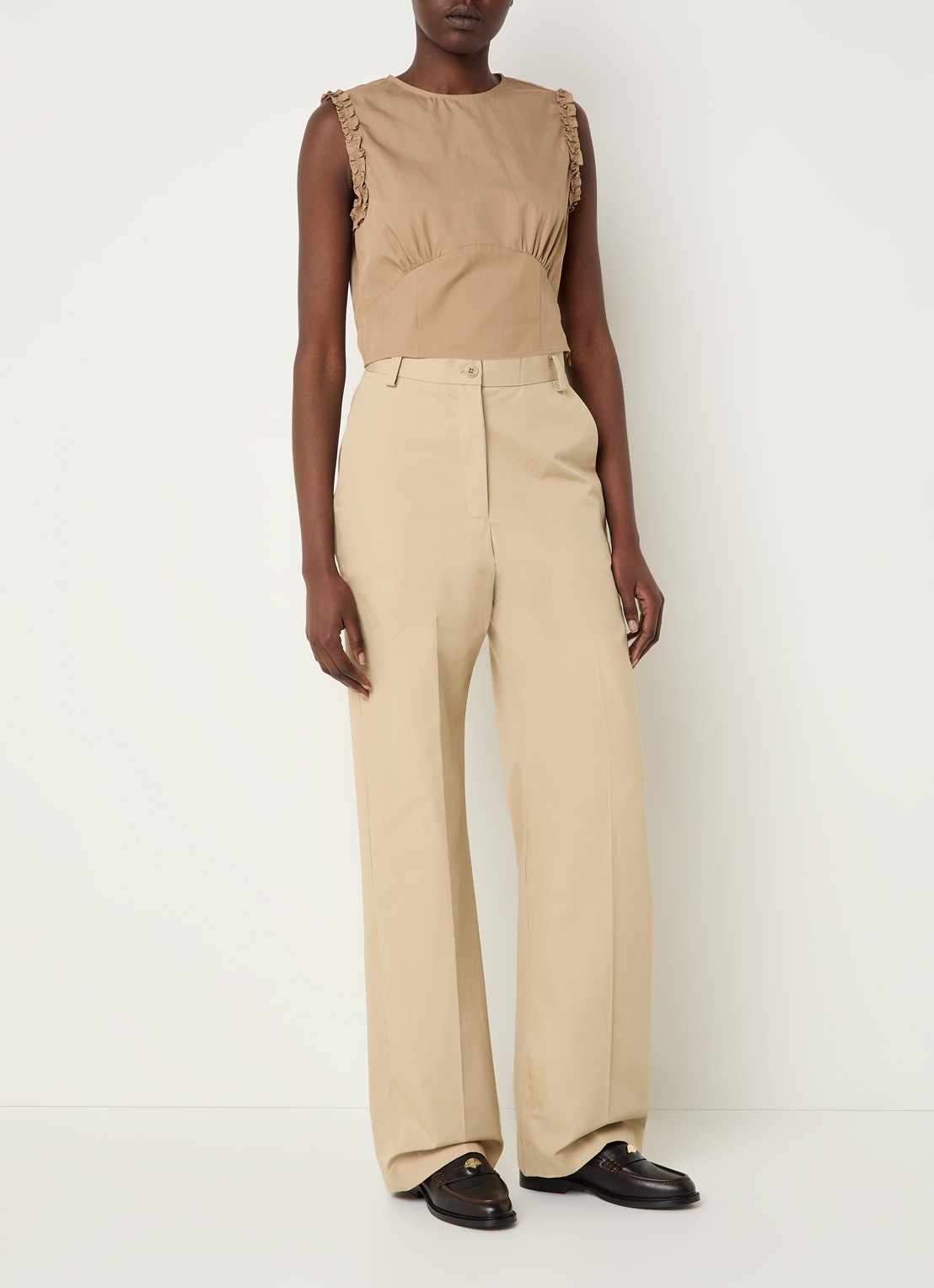 Claudie Pierlot High waist loose fit chino met paspelzakken - voorkant 3 donkerbeige