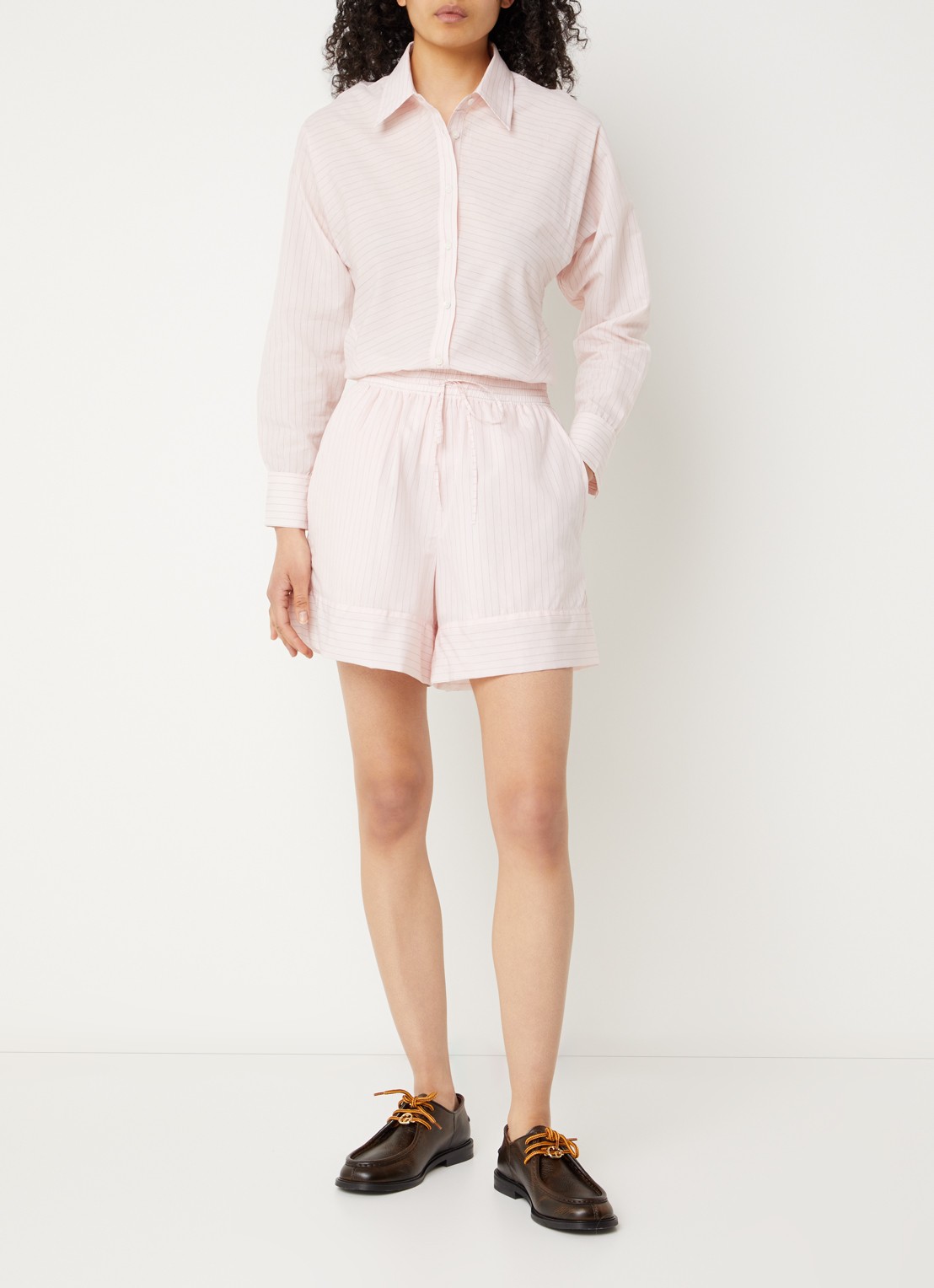 Claudie Pierlot High waist straight fit korte broek met streepprint - voorkant 4 lichtroze