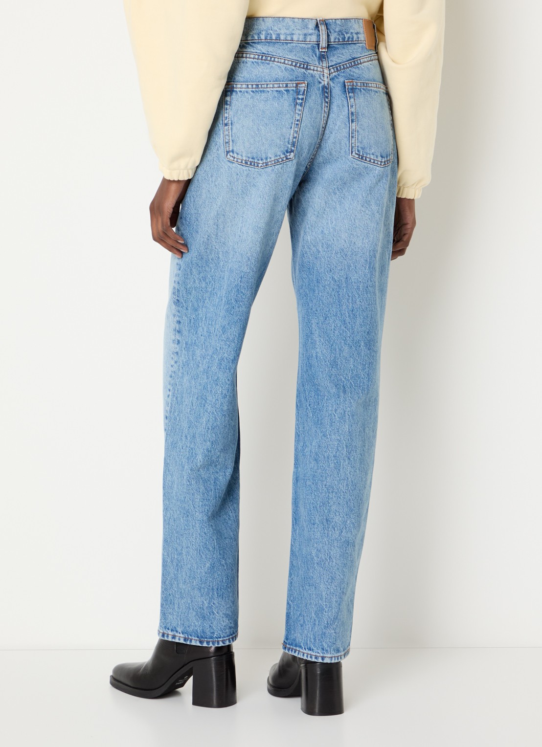 Claudie Pierlot High waist straight leg jeans met medium wassing - achterkant indigo