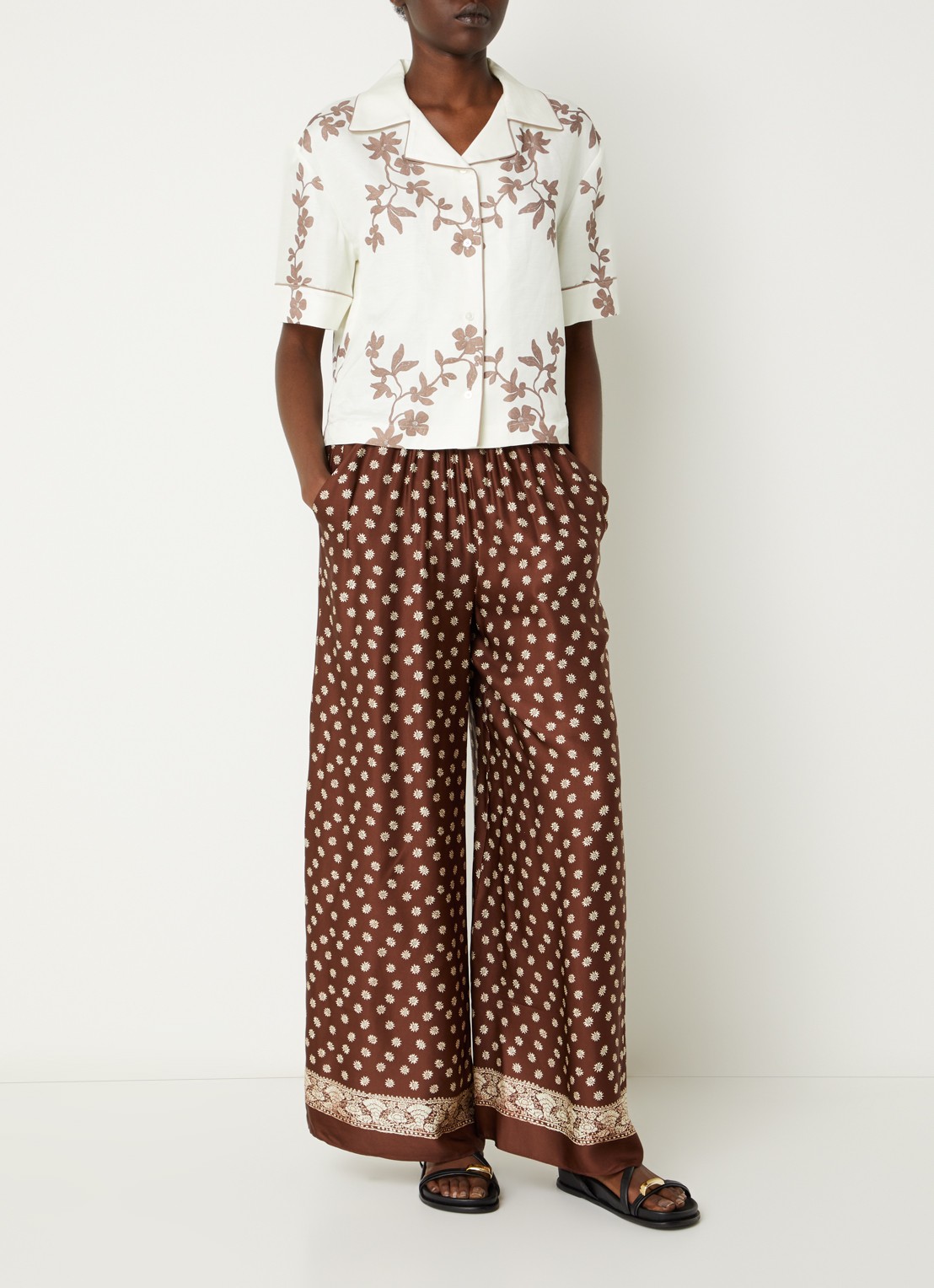 Claudie Pierlot High waist wide fit pantalon met bloemenprint - voorkant 3 bruin