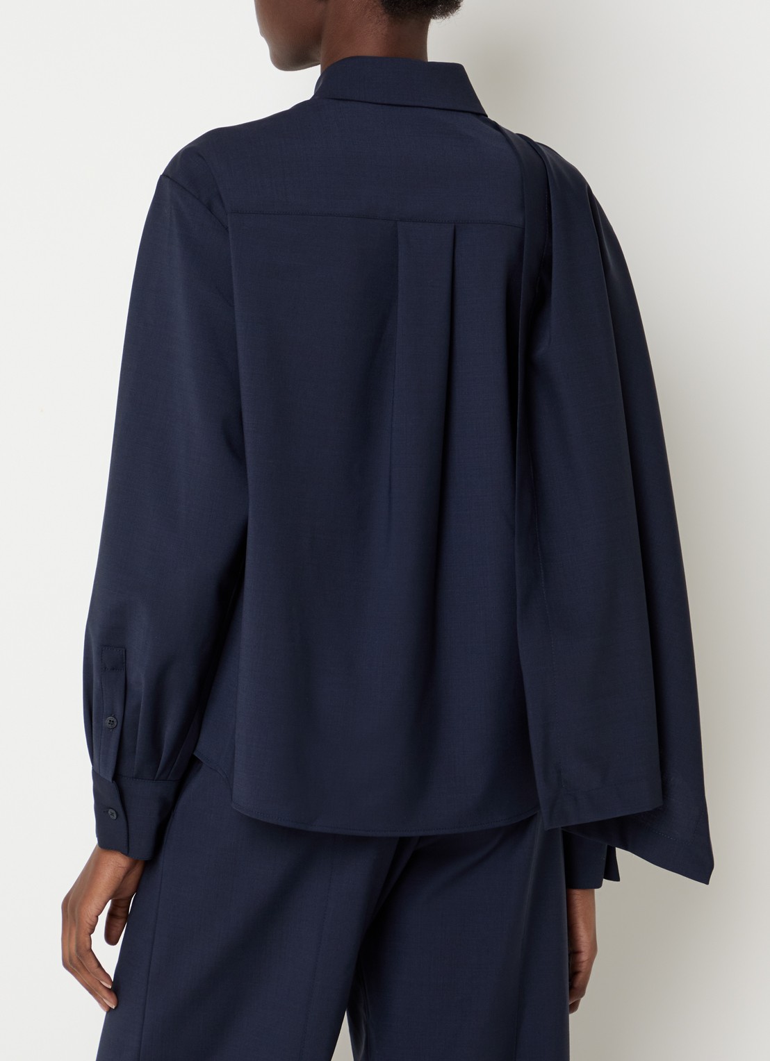 Claudie Pierlot Jack in wolblend met asymmetrische hals - achterkant donkerblauw