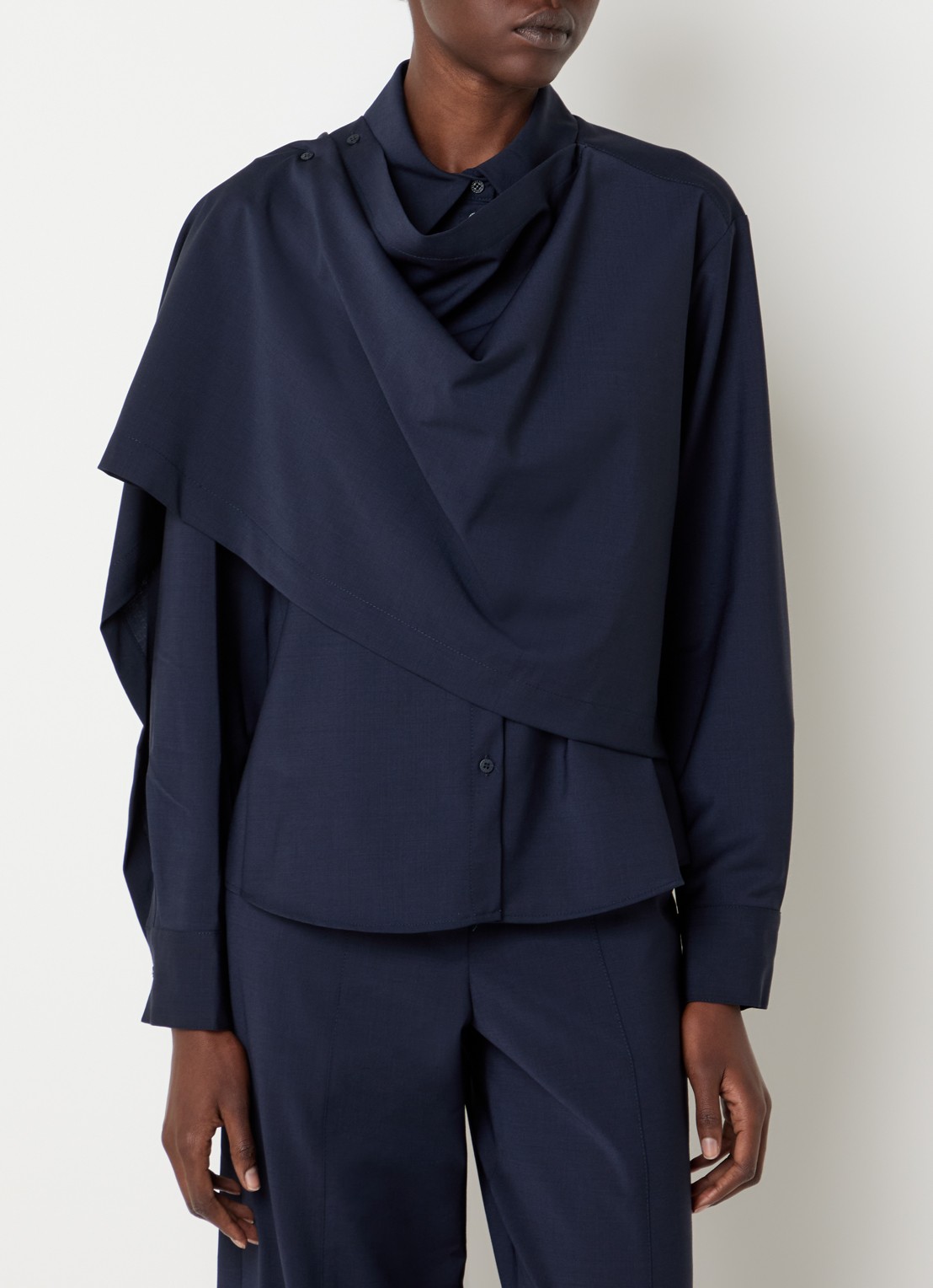 Claudie Pierlot Jack in wolblend met asymmetrische hals - detail 2 donkerblauw