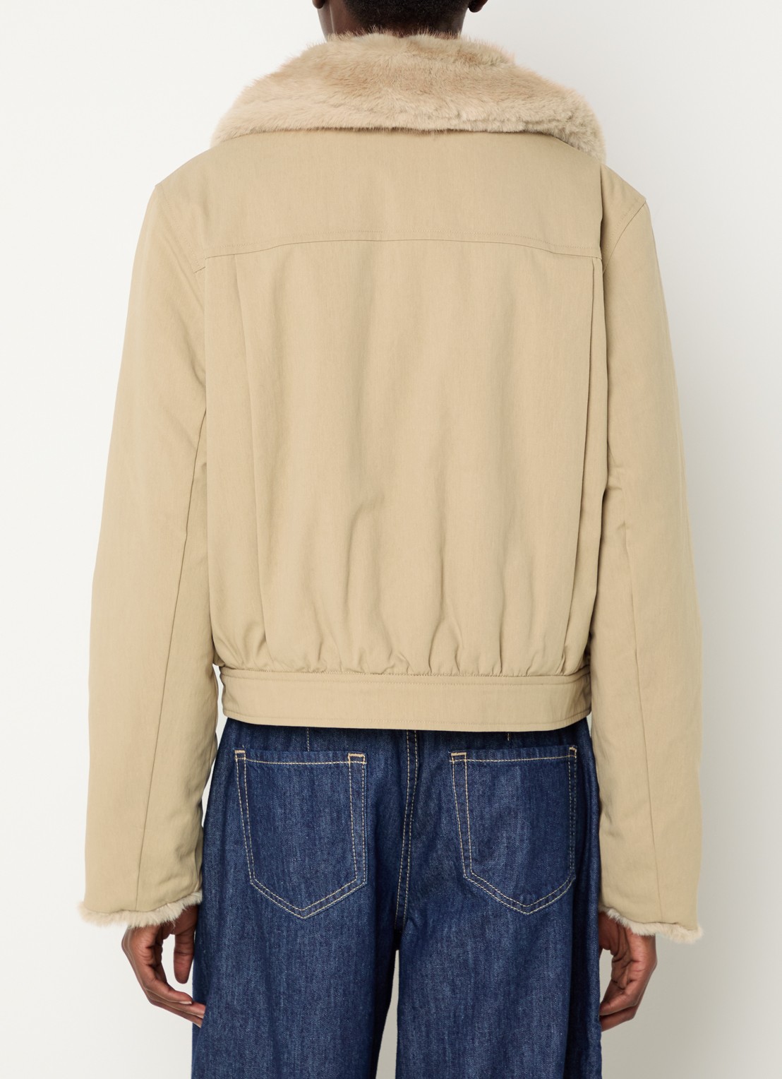 Claudie Pierlot Jack met imitatiebont en steekzakken - achterkant 4 beige