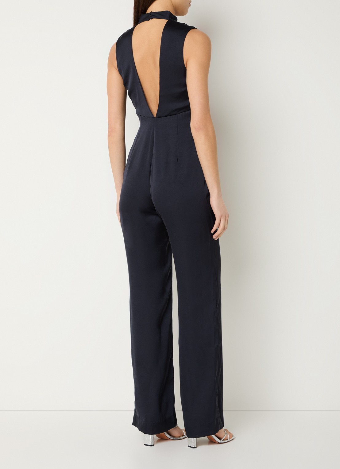 Claudie Pierlot Jade loose fit jumpsuit met strikkraag - achterkant donkerblauw