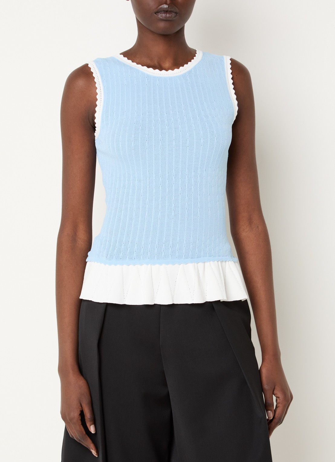 Claudie Pierlot Majo kabelgebreide tanktop met volant - detail 4 lichtblauw