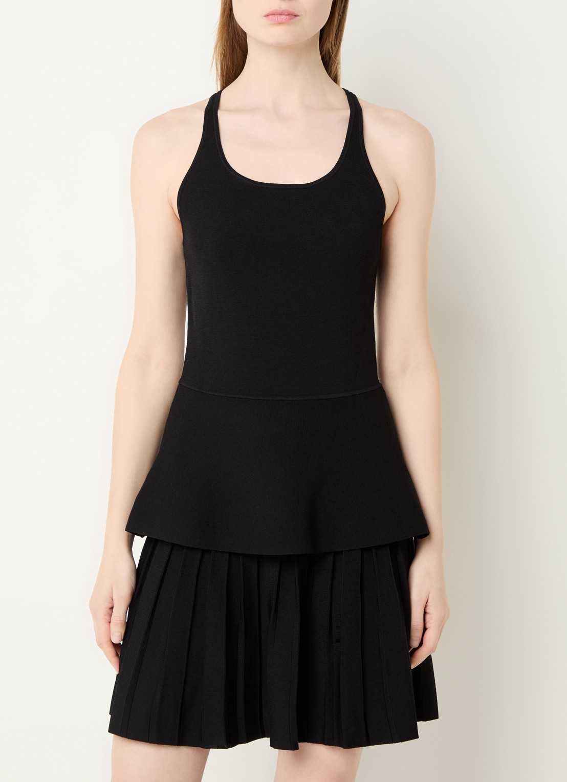Claudie Pierlot Manuci fijngebreide mini jurk met peplum en plissé - detail 3 zwart