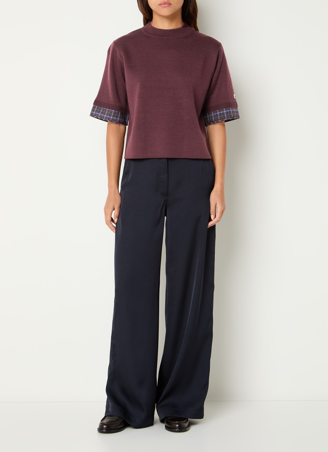 Claudie Pierlot Marayure fijngebreide T-shirt in wolblend met ronde hals - voorkant 2 aubergine