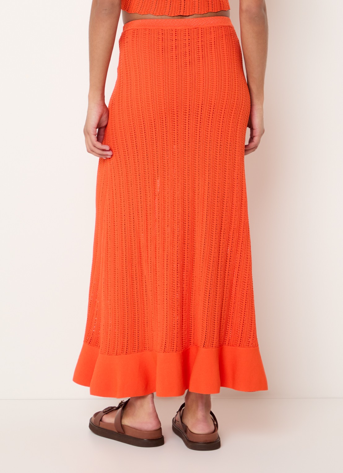 Claudie Pierlot Marc grofgebreide midi rok met sierknopen - achterkant oranjerood