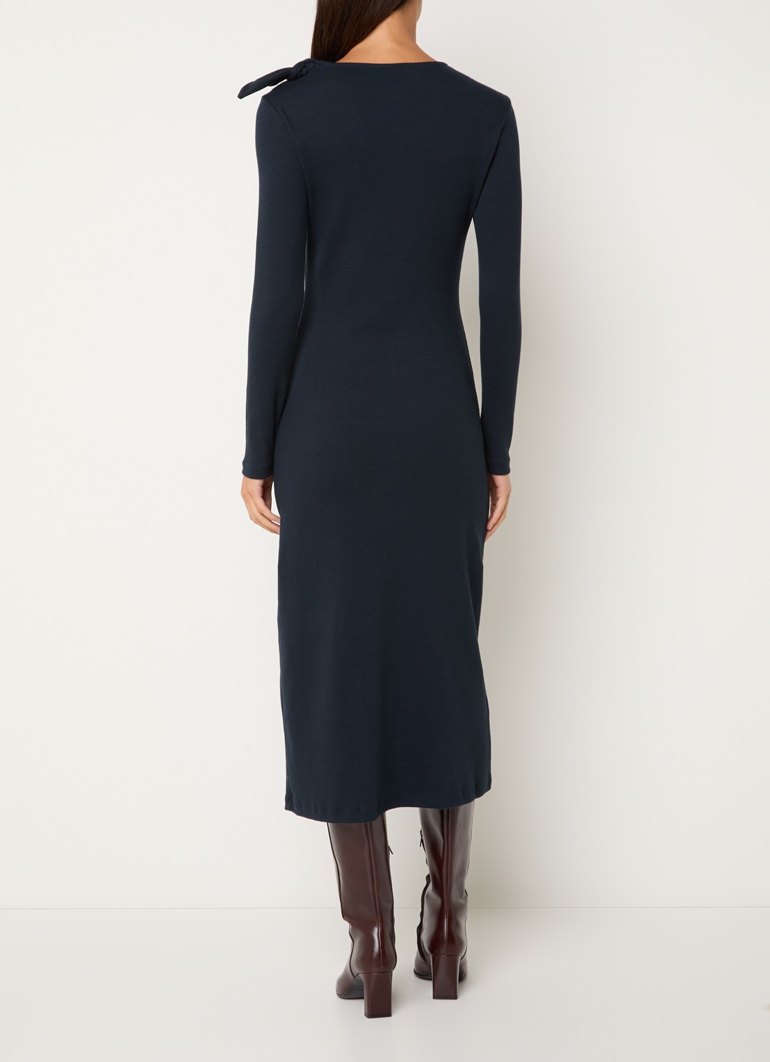 Claudie Pierlot Marceau ribgebreide midi jurk met split en strikdetail - achterkant donkerblauw
