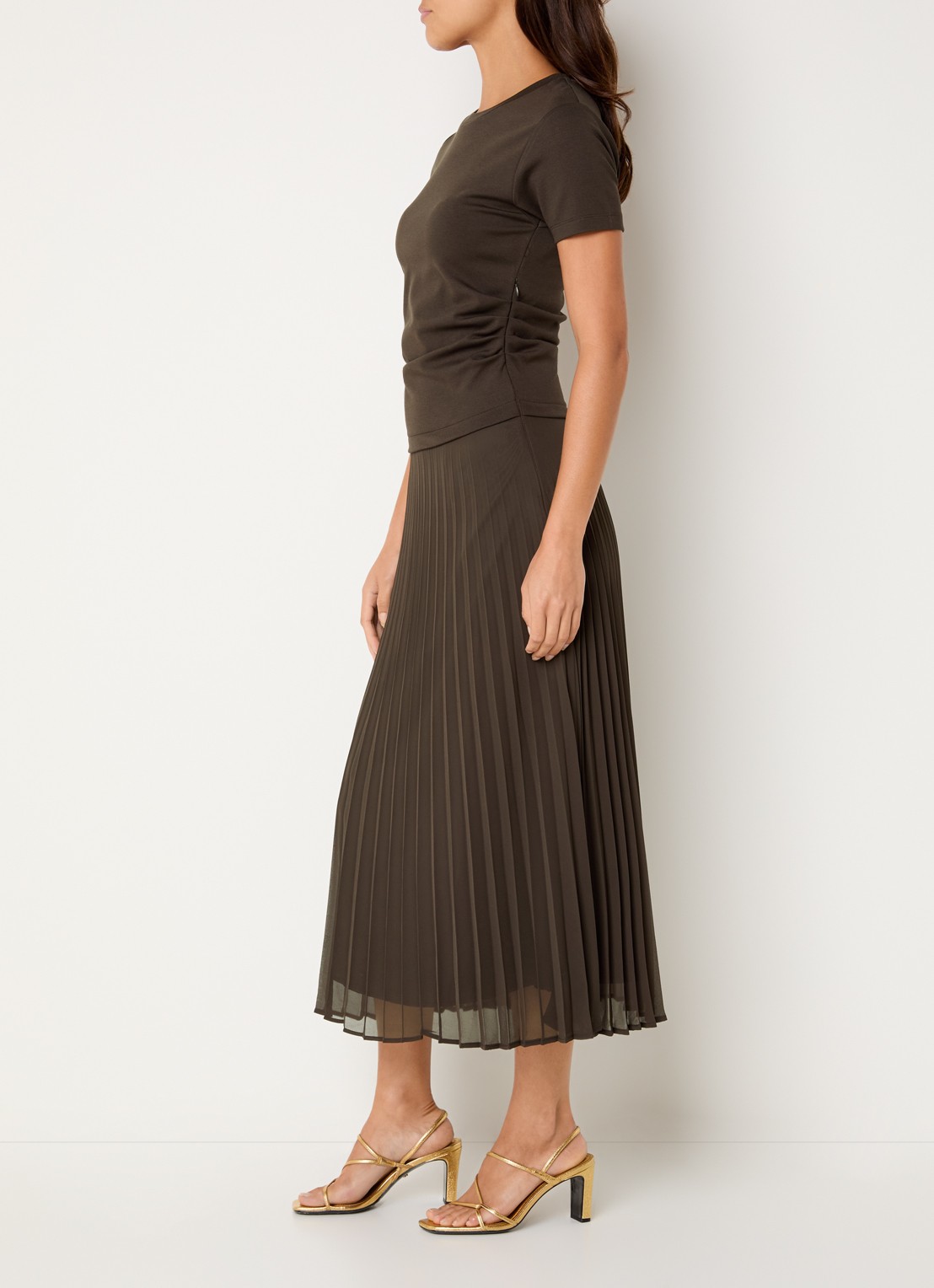 Claudie Pierlot Maxi jurk met plissé - voorkant 3 donkerbruin