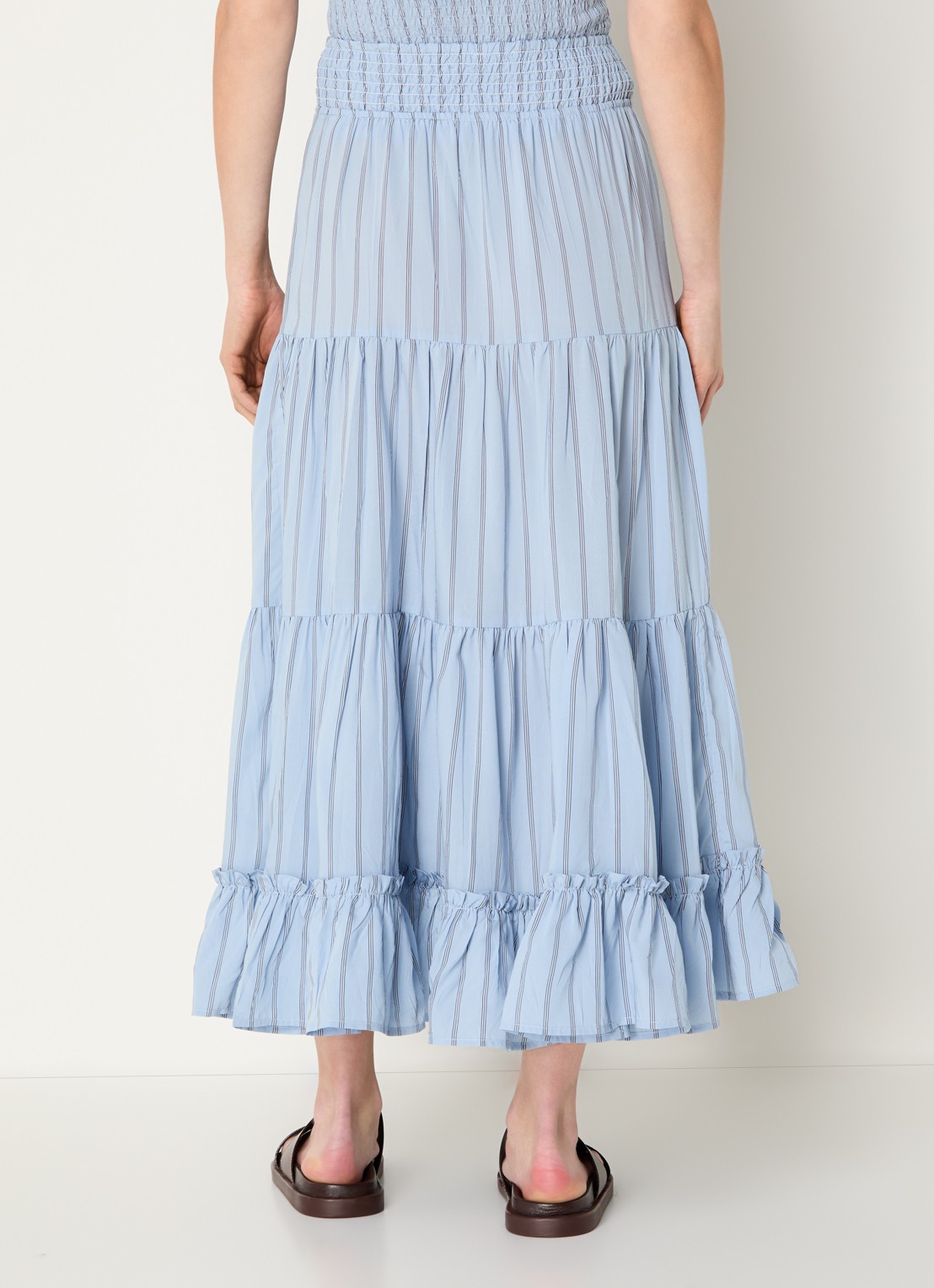 Claudie Pierlot Midi A-lijn rok met streepprint en smockwerk - achterkant lichtblauw