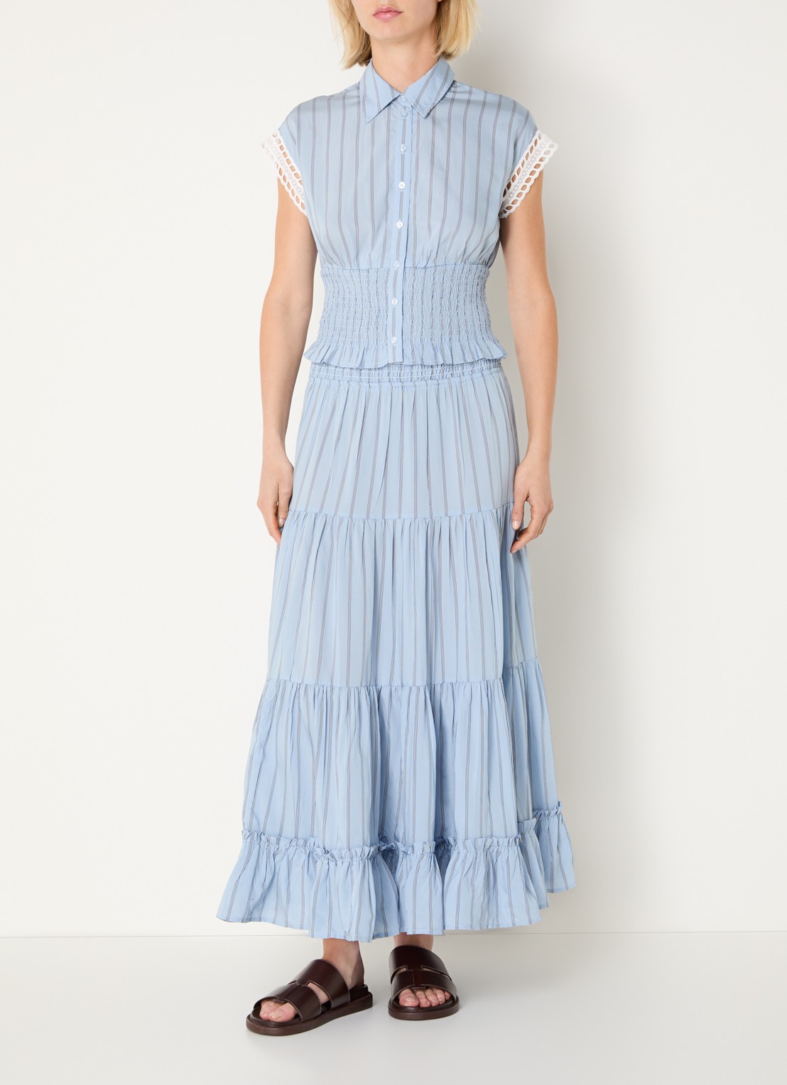 Claudie Pierlot Midi A-lijn rok met streepprint en smockwerk - voorkant 3 lichtblauw