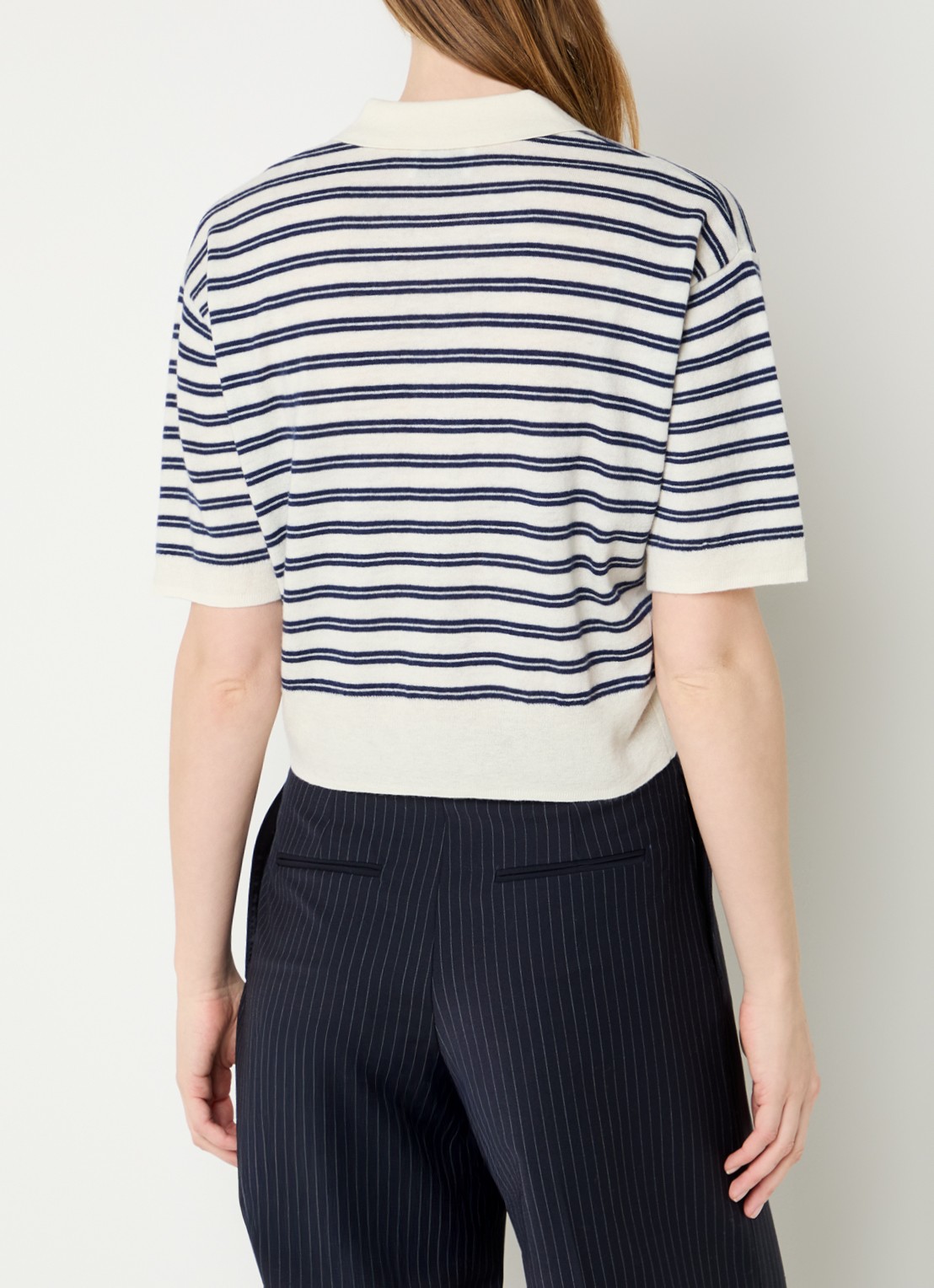 Claudie Pierlot Millys fijngebreide polo van wol met streepprint - achterkant gebroken wit