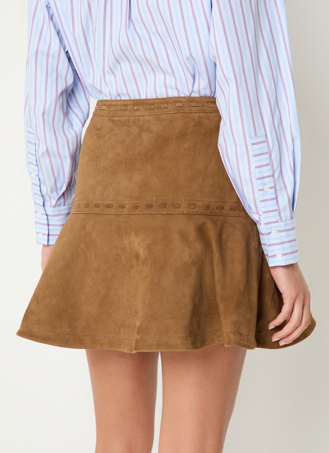 Claudie Pierlot Mini A-lijn rok van geitensuède - achterkant camel