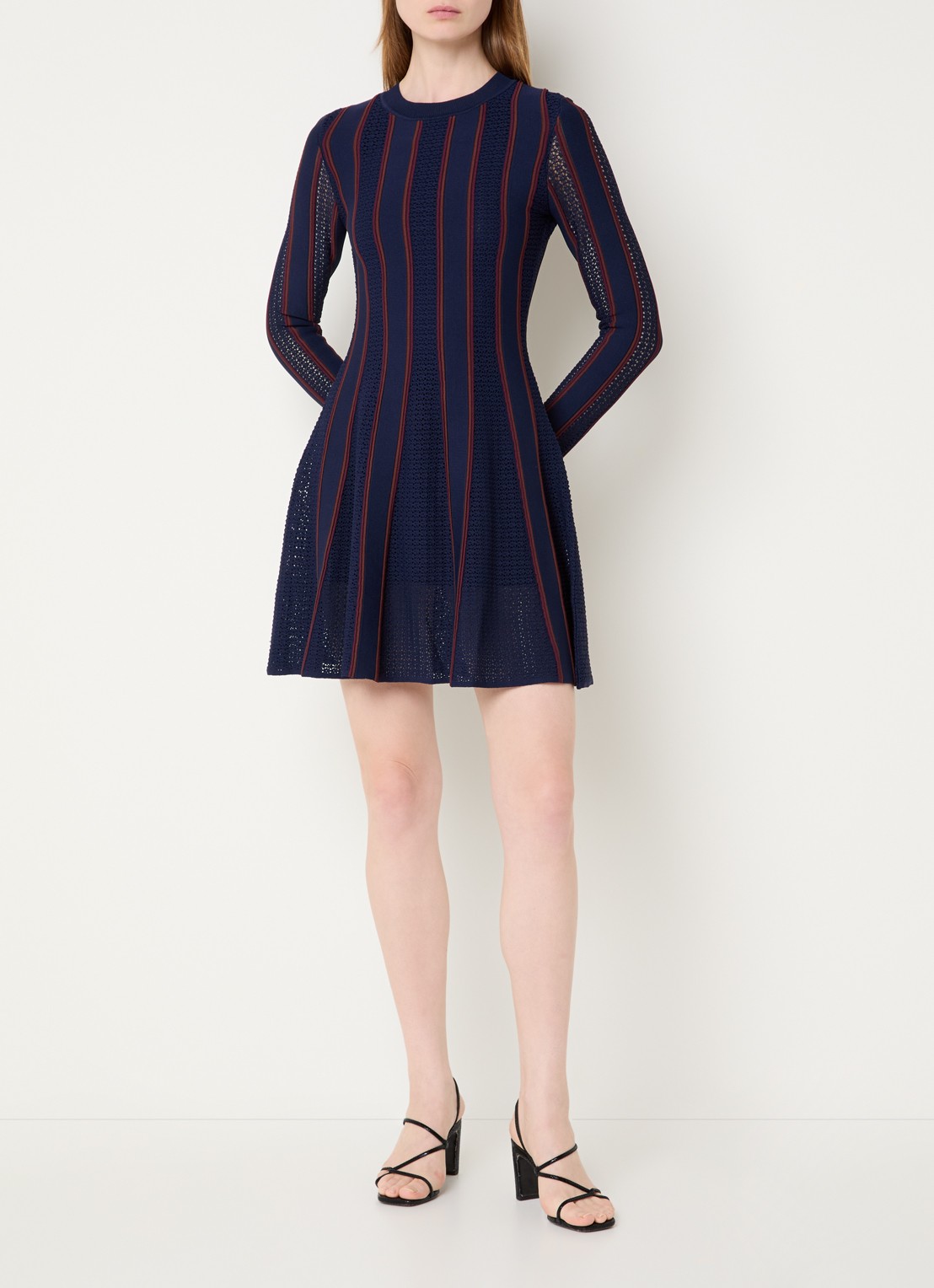 Claudie Pierlot Multico fijngebreide mini jurk met ingebreid patroon - voorkant 3 donkerblauw