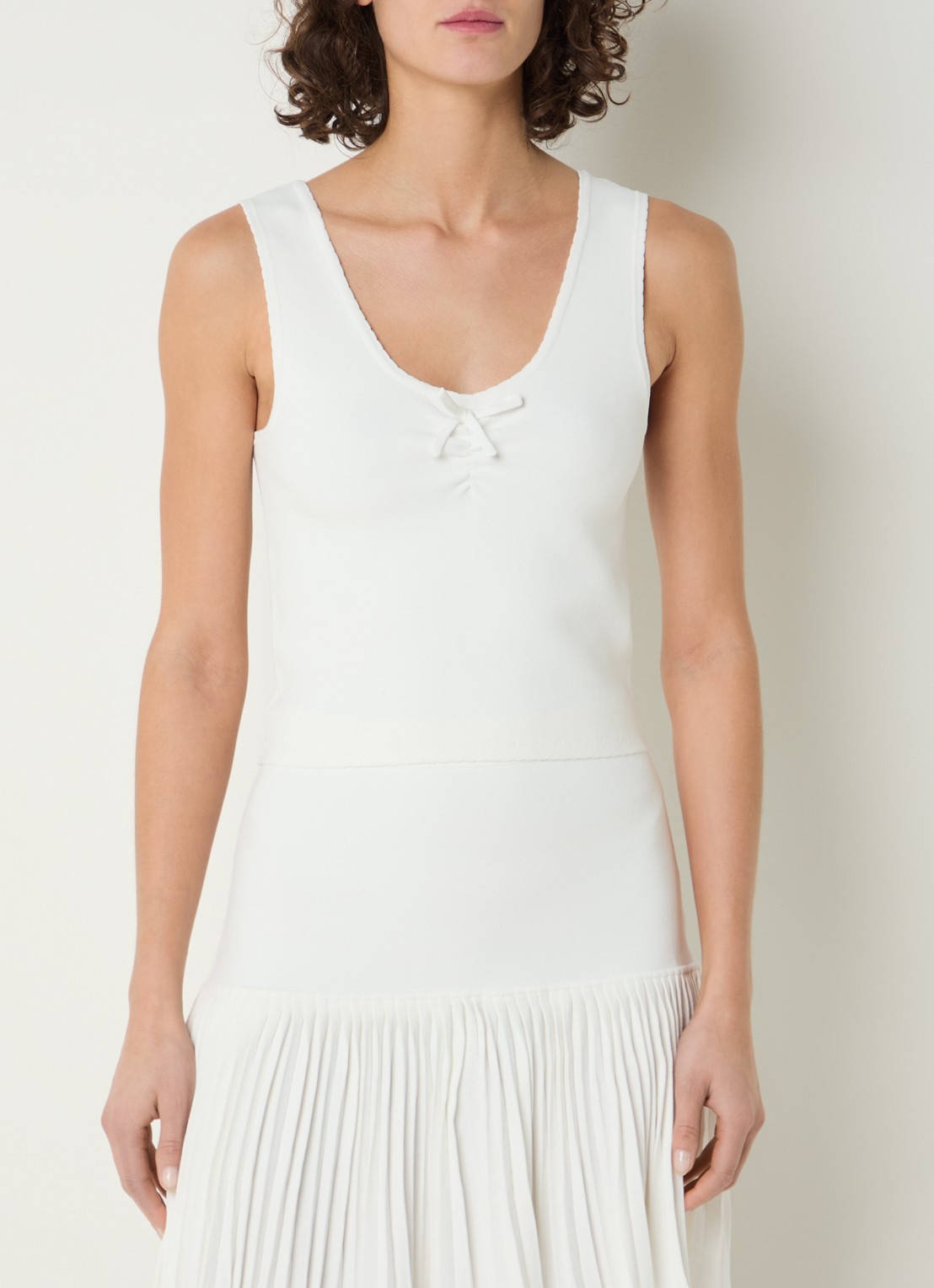 Claudie Pierlot Musia fijngebreide cropped tanktop - detail 3 gebroken wit