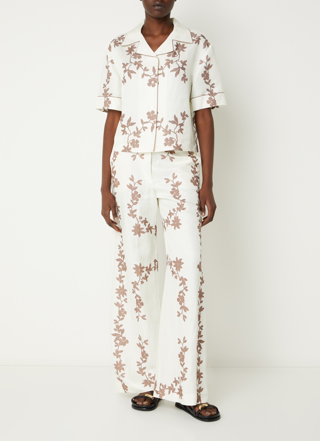 Claudie Pierlot Paulafleur high waist wide fit pantalon in linnenblend met bloemenprint - voorkant 2 bruin