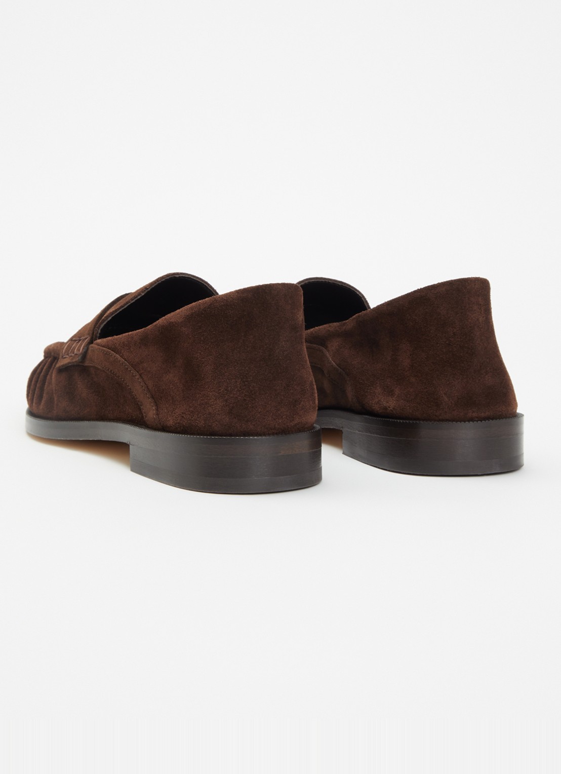 Claudie Pierlot Penny loafer van kalfssuède met logo - achterkant 5 chocoladebruin