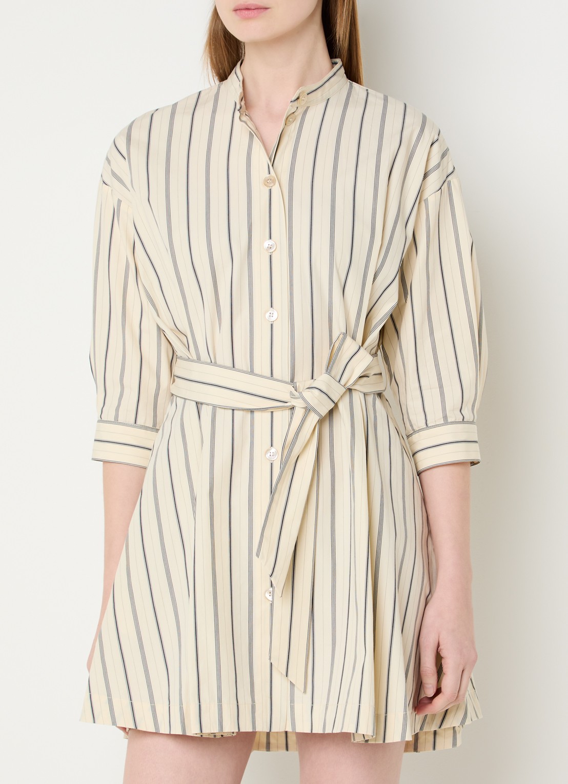 Claudie Pierlot Reiya mini blousejurk met strikceintuur en streepprint - detail 2 creme