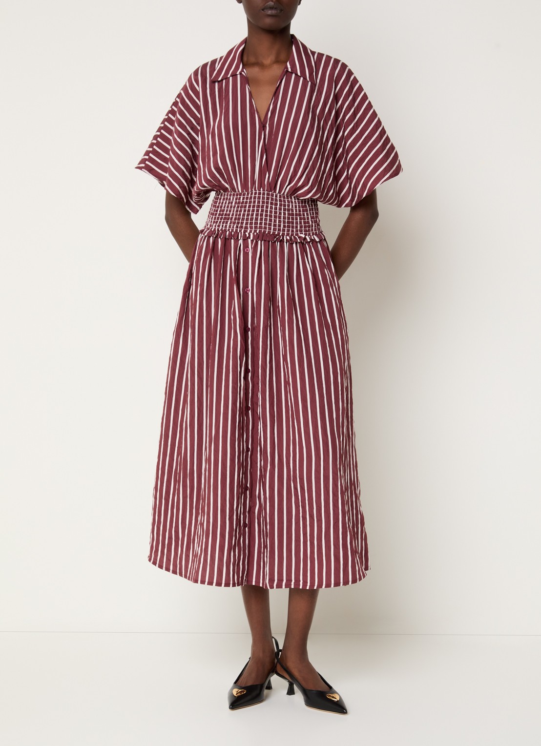 Claudie Pierlot Remine midi jurk met smockwerk - detail bordeauxrood