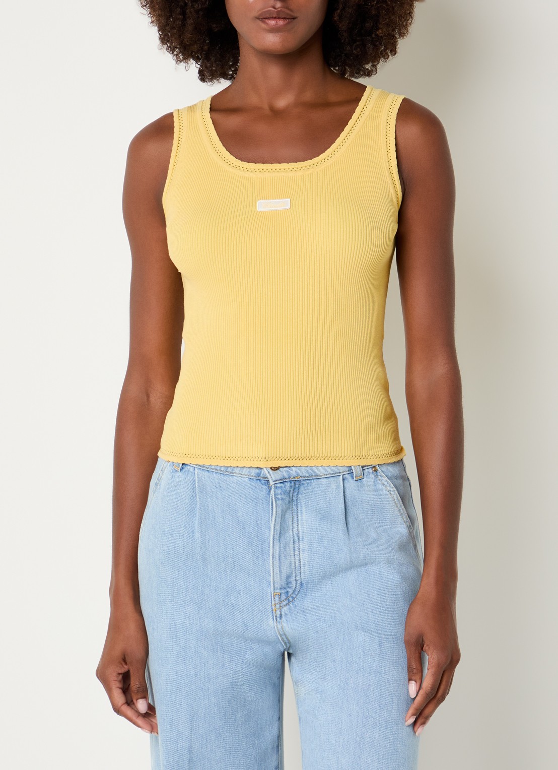 Claudie Pierlot Ribgebreide tanktop met logoborduring - detail 4 geel