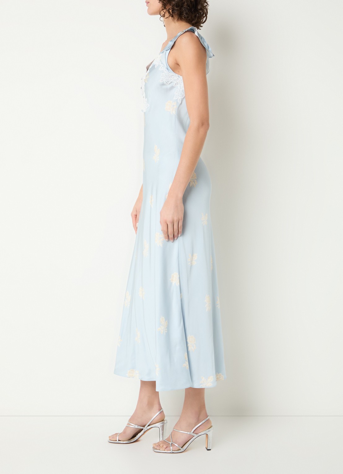 Claudie Pierlot Romance midi jurk van satijn met details van kant - voorkant 3 lichtblauw