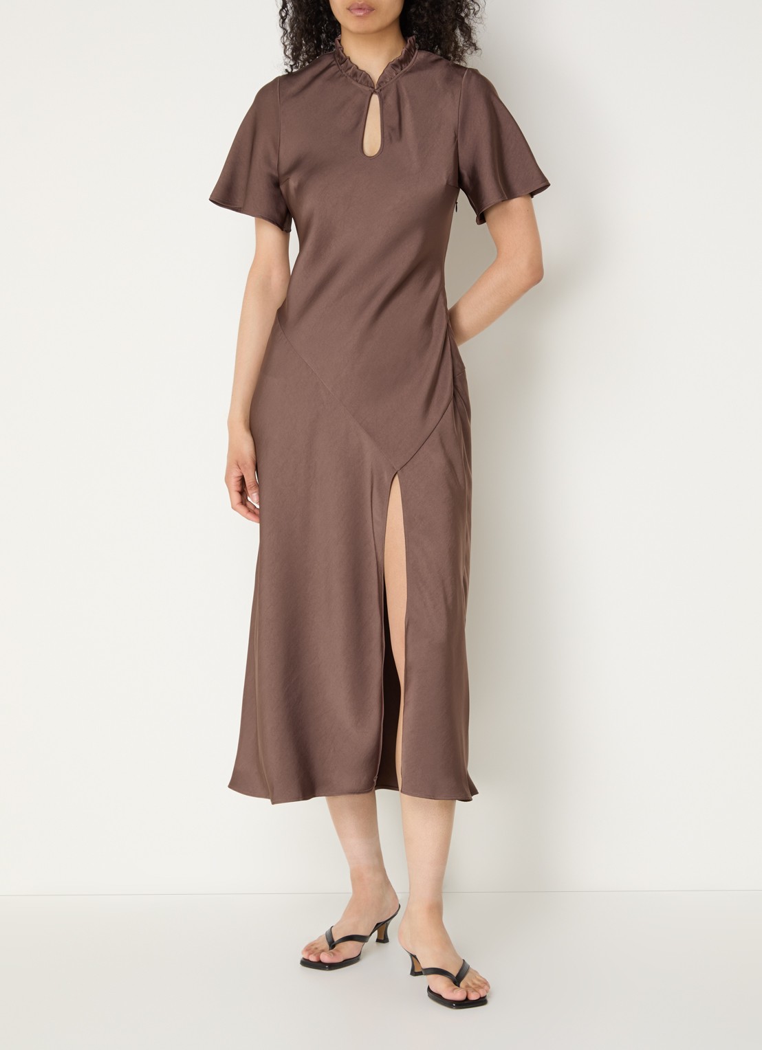 Claudie Pierlot Rosane midi jurk van satijn met split en keyhole - detail 2 bruin