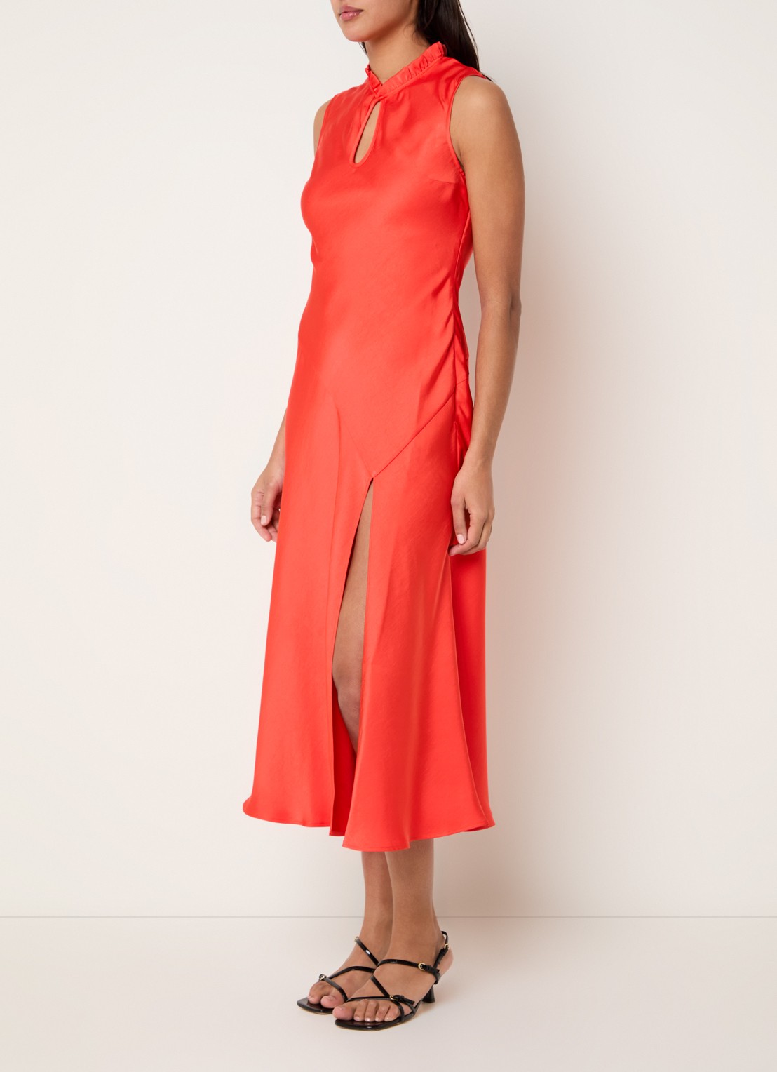 Claudie Pierlot Rosanebis avond jurk van  satijn met split - detail 4 koraalrood