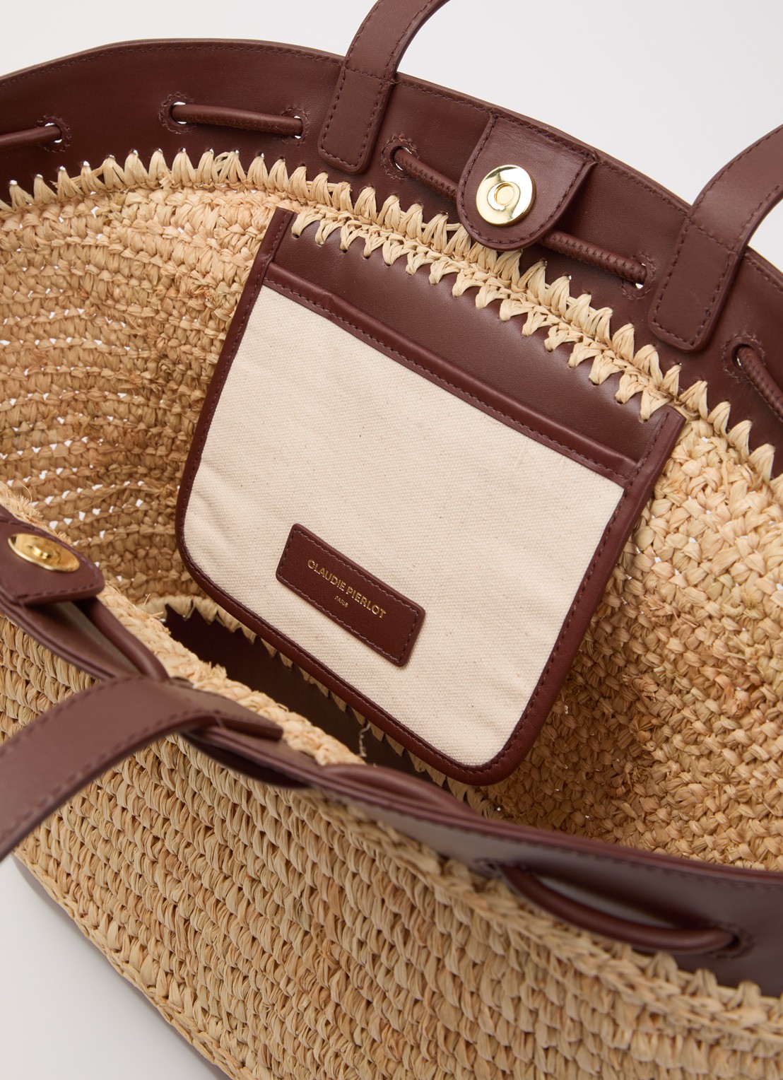 Claudie Pierlot Schoudertas van raffia met details van kalfsleer - detail 3 kastanjebruin
