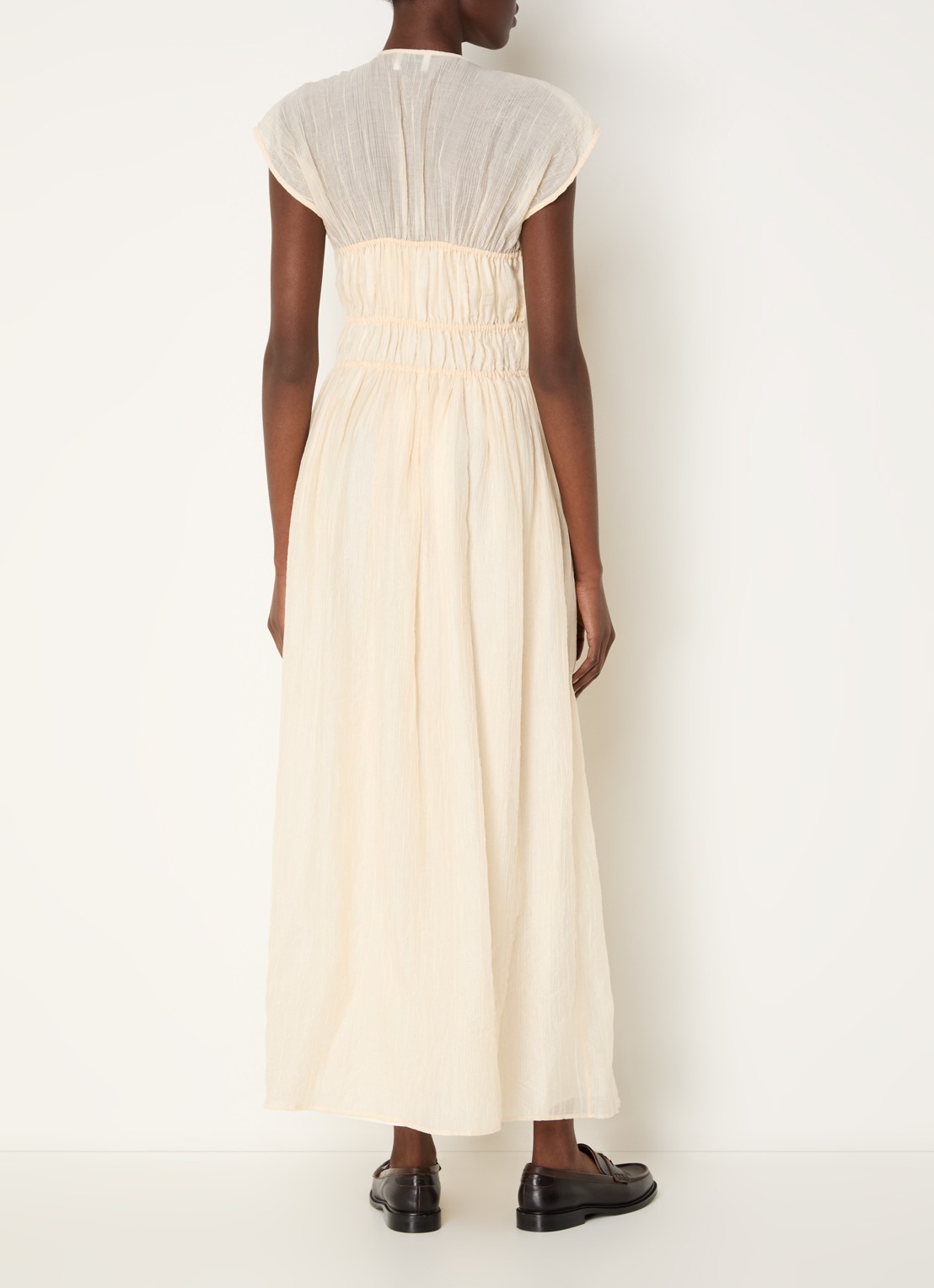 Claudie Pierlot Semi-transparante maxi jurk met smockwerk - achterkant 4 vanillegeel