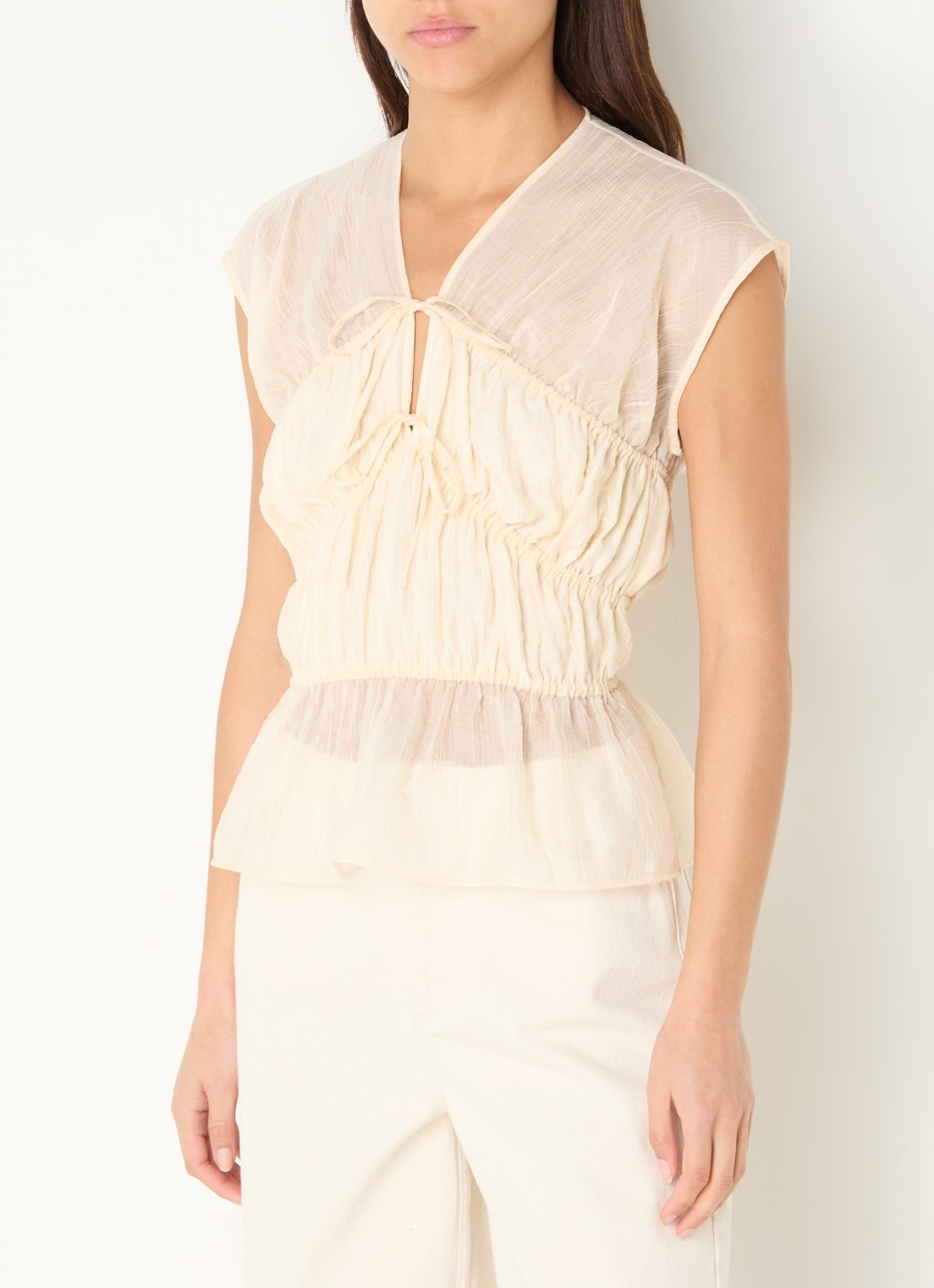 Claudie Pierlot Semi-transparante top met strikdetail - detail creme