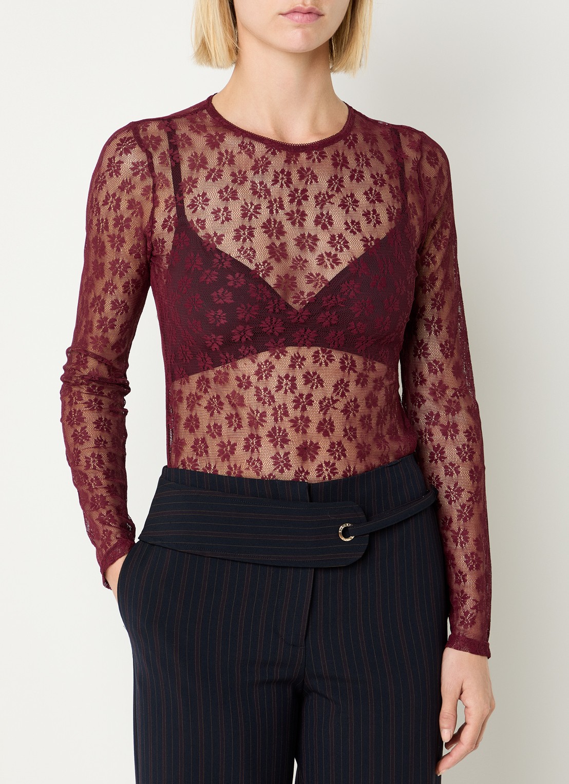 Claudie Pierlot Semi-transparante top van kant - detail bordeauxrood