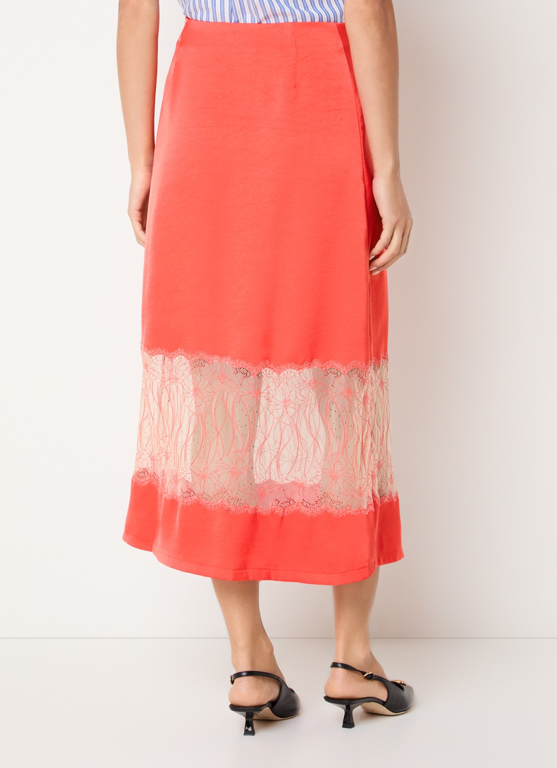 Claudie Pierlot Shema maxi rok van satijn met details van kant - achterkant oranjerood