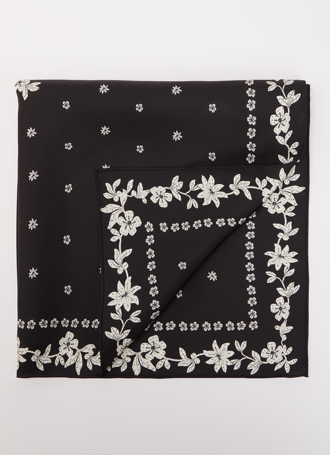 Claudie Pierlot Sjaal van zijde met bloemenprint  65 x 65 cm - voorkant 3 zwart