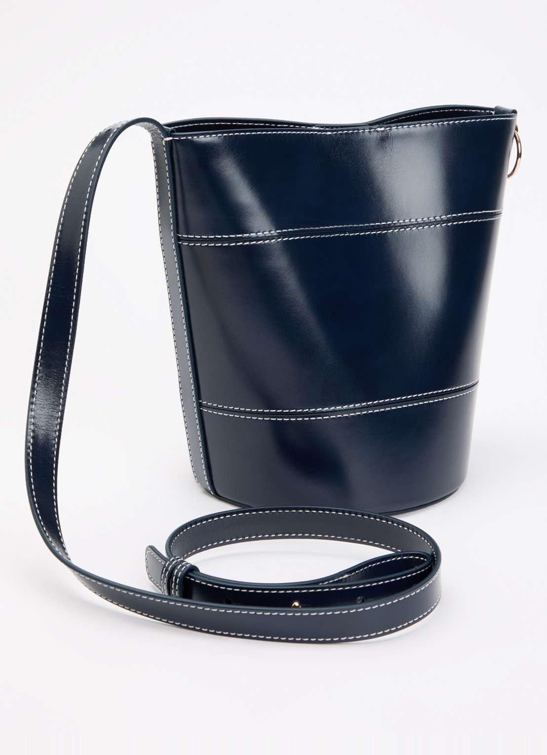 Claudie Pierlot Solveig Bucket schoudertas van leer - achterkant donkerblauw