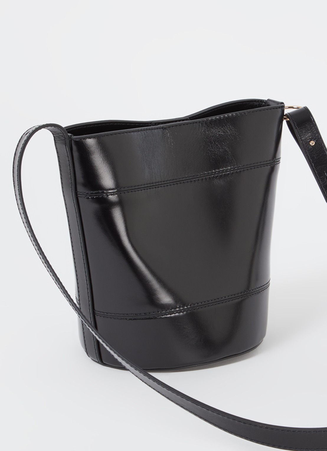 Claudie Pierlot Solveig crossbodytas van kalfsleer - achterkant zwart