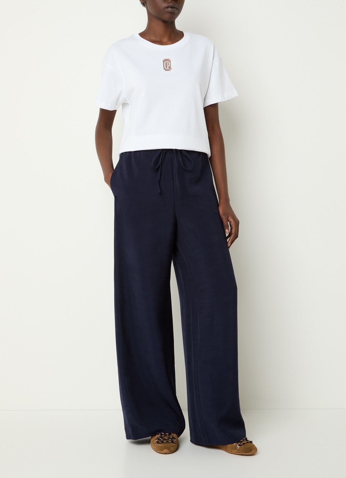 Claudie Pierlot T-shirt met logoborduring - voorkant 2 gebroken wit