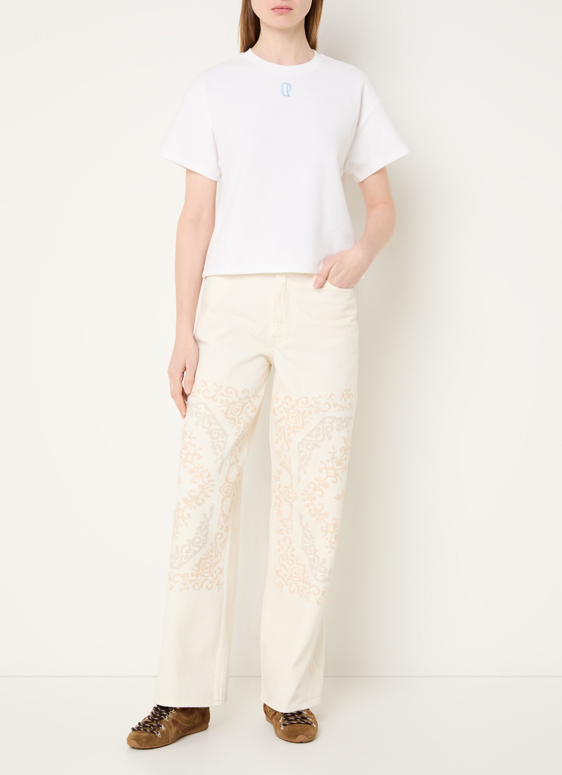 Claudie Pierlot Tomo T-shirt van piqué katoen met logoborduring - voorkant 3 gebroken wit