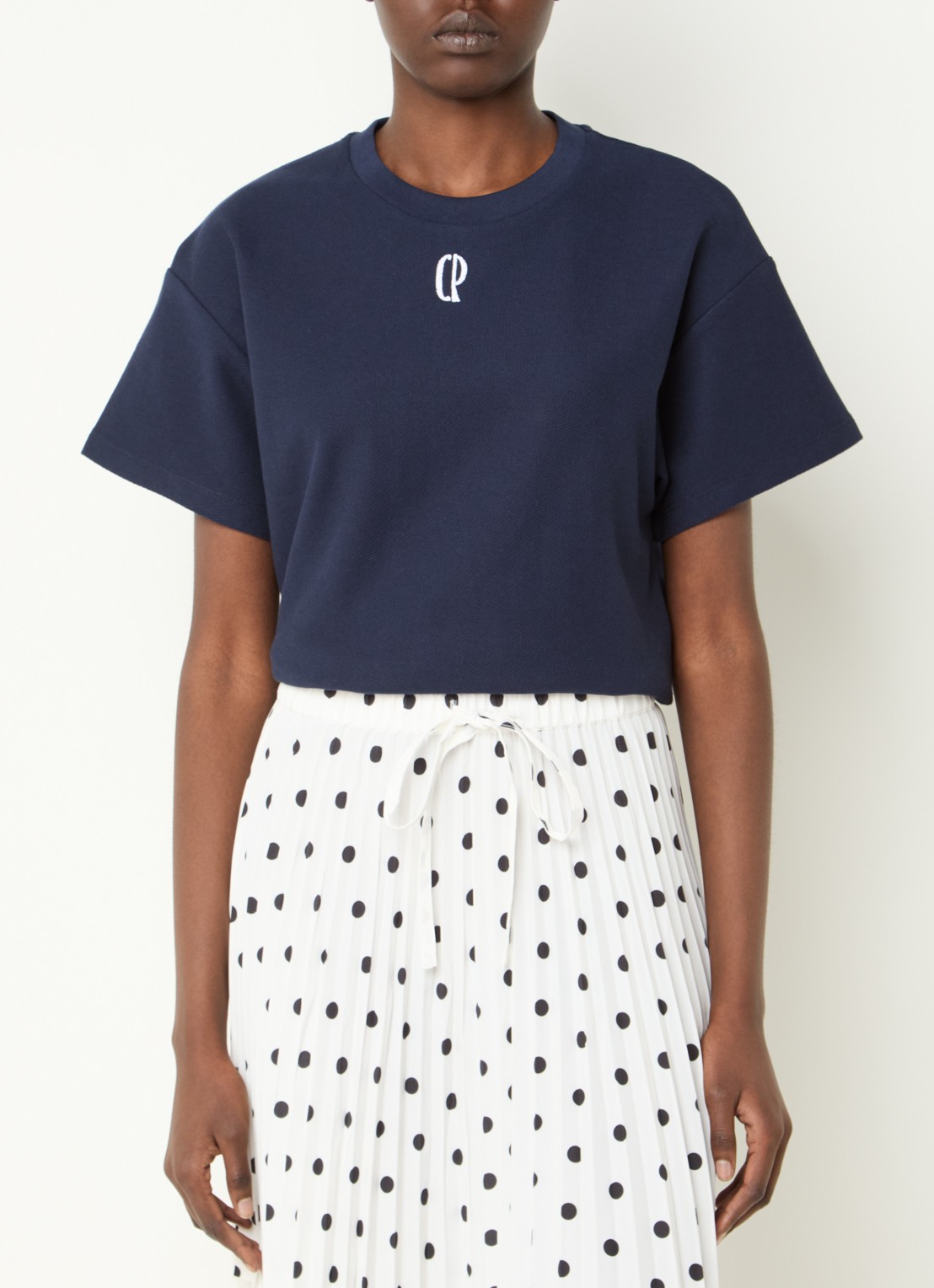 Claudie Pierlot Tomo T-shirt van piqué katoen met logoborduring - detail 4 donkerblauw