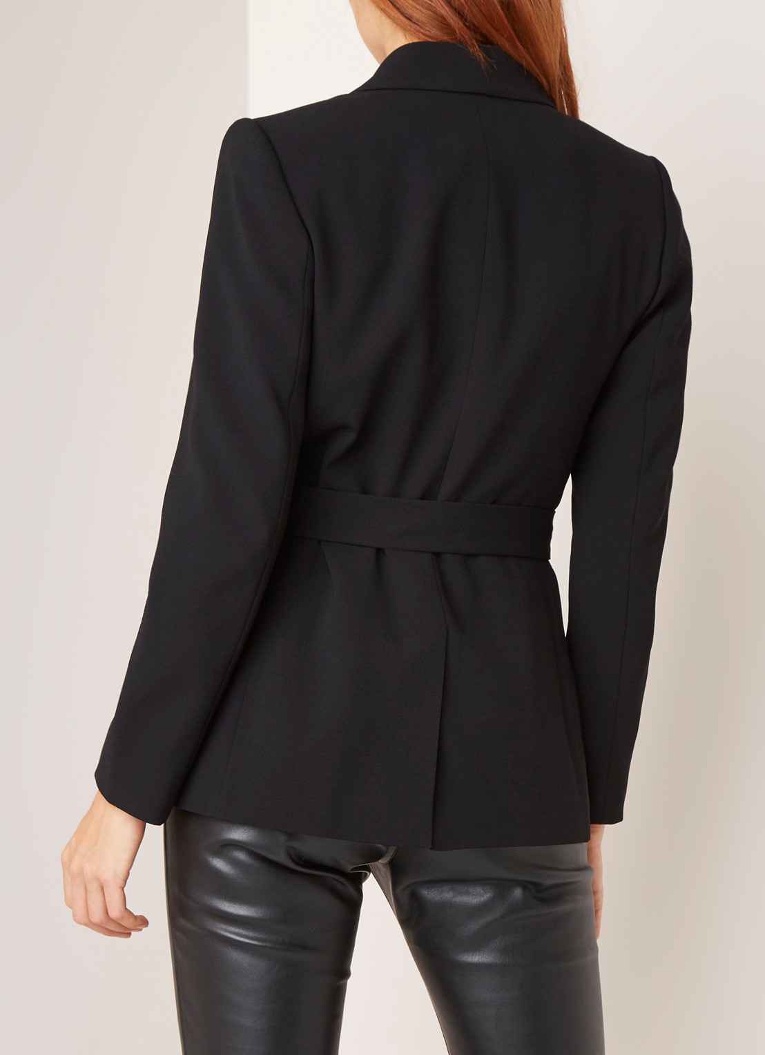 Claudie Pierlot Valayah blazer met steekzakken en ceintuur - achterkant zwart