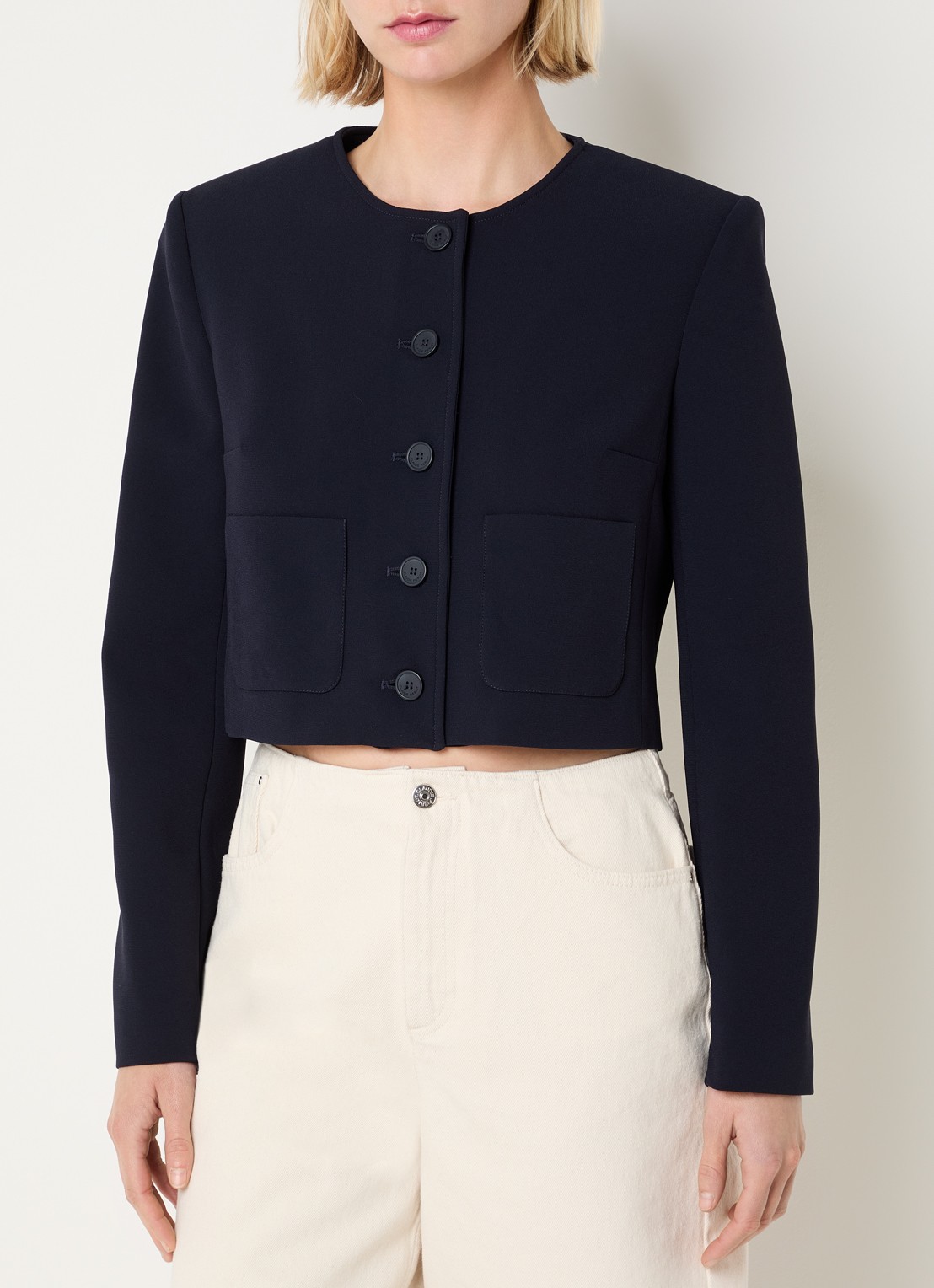 Claudie Pierlot Vanilleter cropped jack met opgestikte zakken - detail 2 donkerblauw